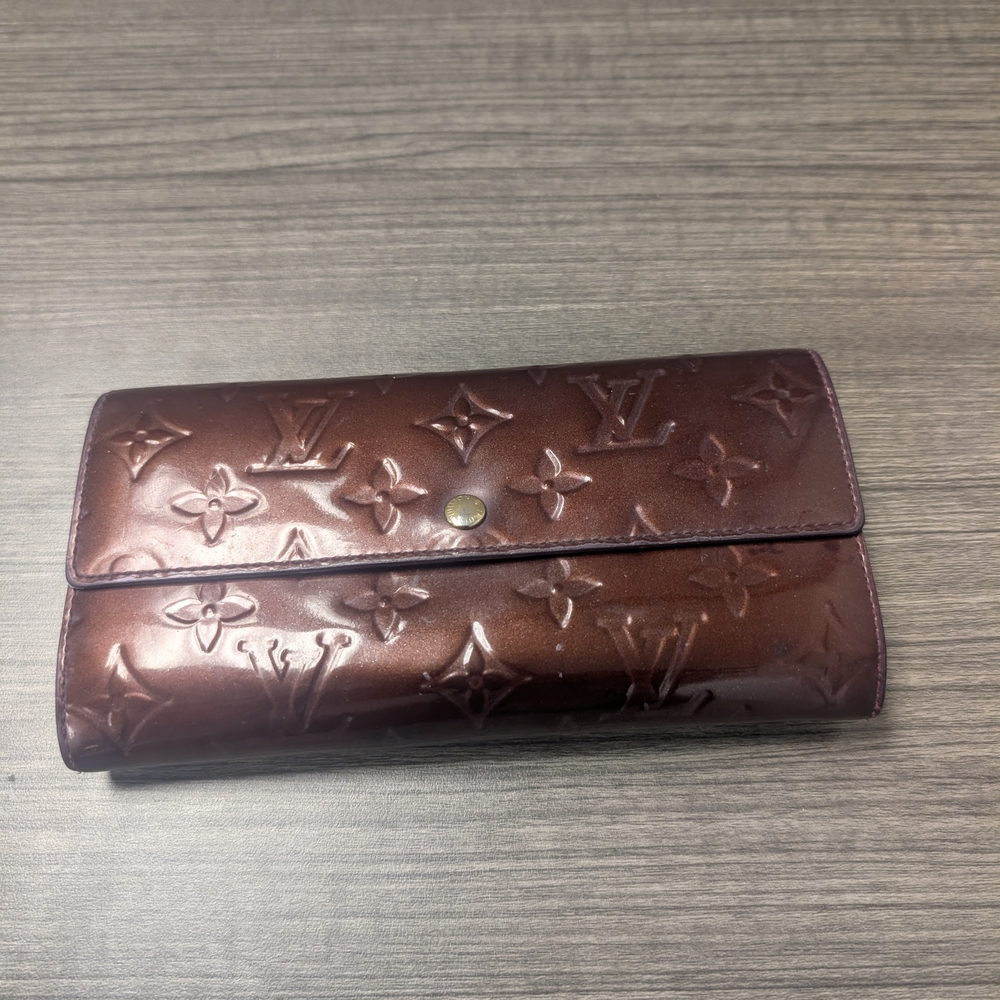 Louis Vuitton Rouge Vernis Sarah Wallet